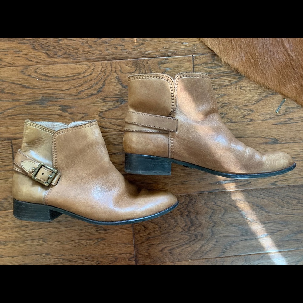 FOSSIL low heel leather bootie sz 9